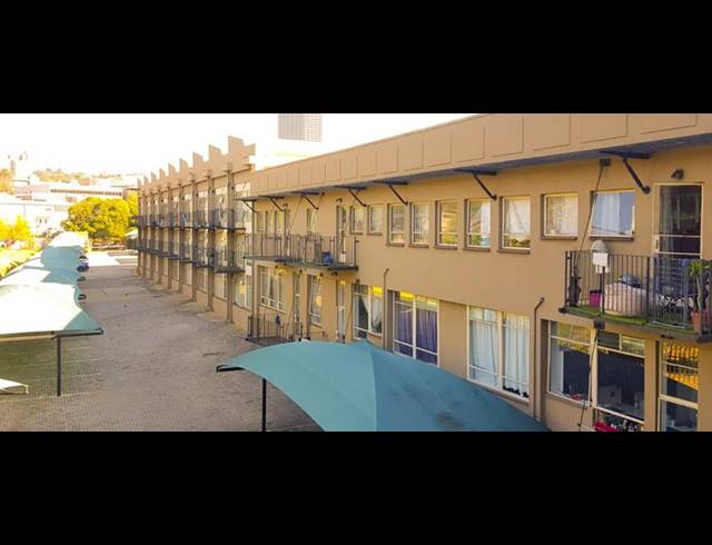 1 BEDROOM APARTMENT FOR SALE IN RICHMOND